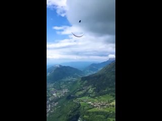 paragliding stunts in france