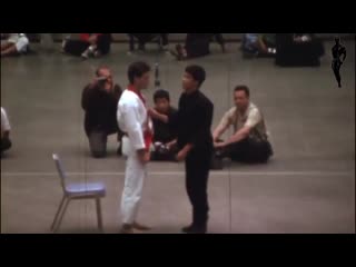 bieo bruce lee vs joe lewis (comparison of hits of jeet kune do and karate) ,btj.,h c kb vs l;j km bc ( chfdytybt elfhjd l;bn rey lj b r