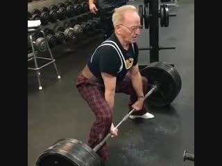 grandfather, 89 years old, deadlifts 183 kg ltleirf 89 ktn ltkftn cnfyjde. nzue 183 ru ltleirf 89 ktn ltkftn cnfyjde. nzue 183 en